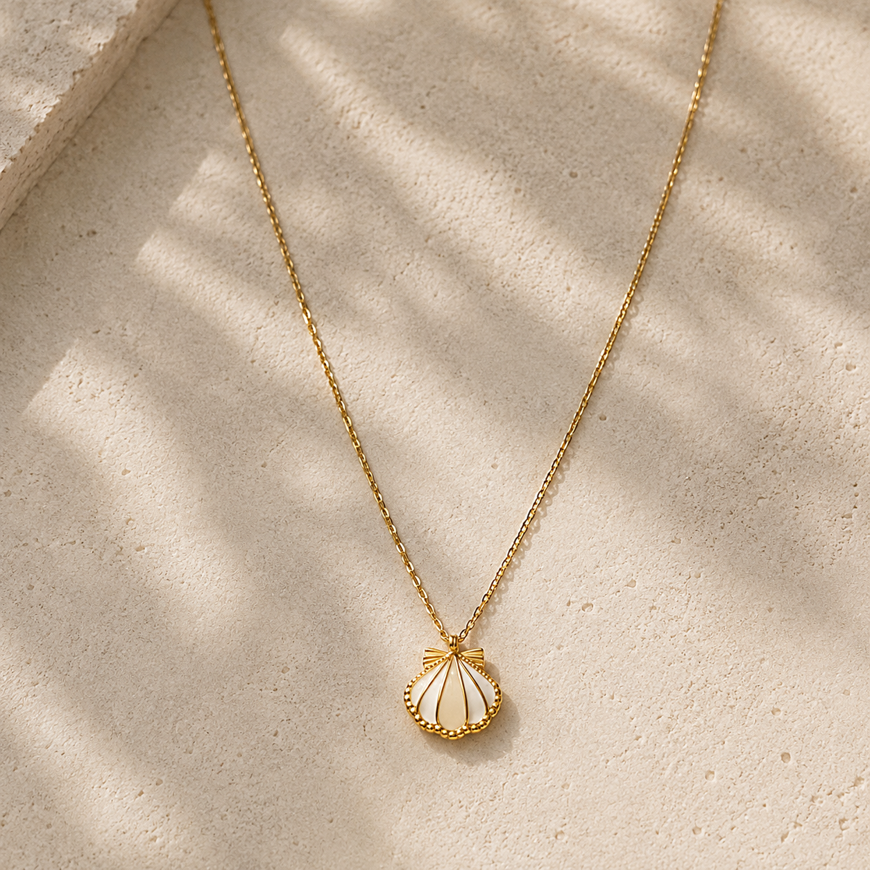 Collar Almeja Dorado